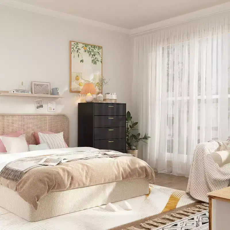 Commode moderne à 5 tiroirs avec pieds et poignées en métal