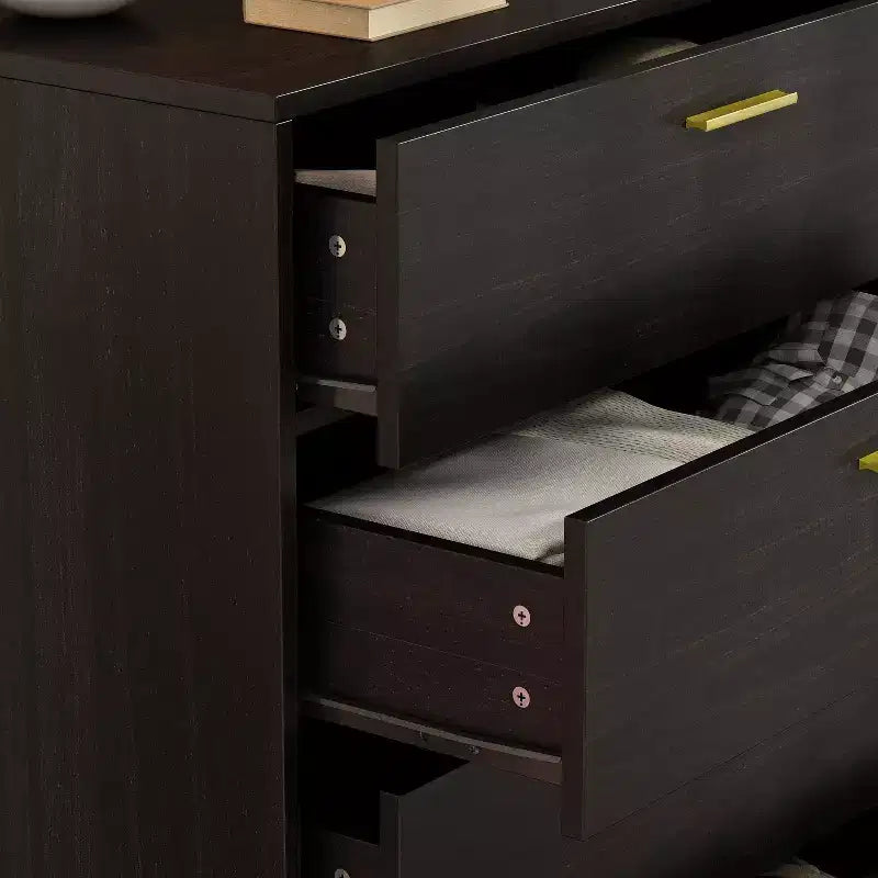 Commode moderne à 5 tiroirs avec pieds et poignées en métal