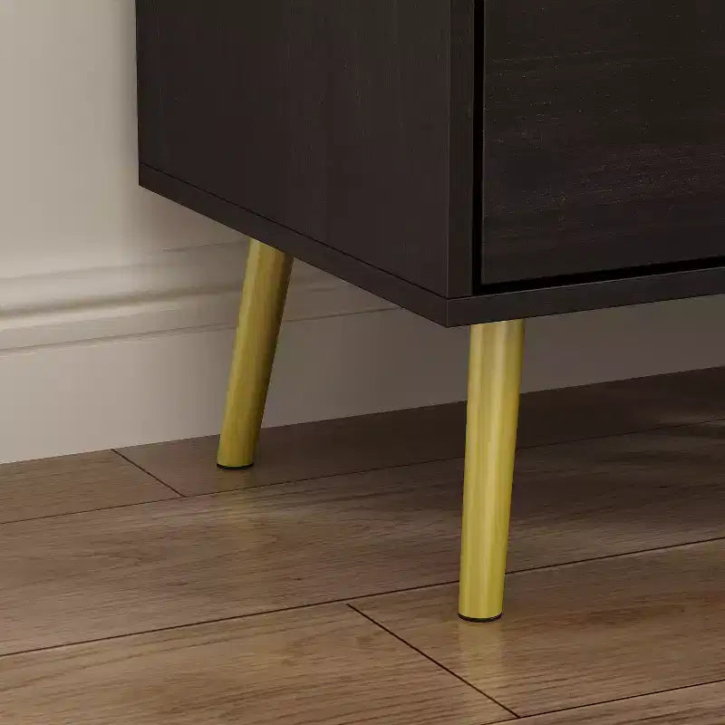 Commode moderne à 5 tiroirs avec pieds et poignées en métal