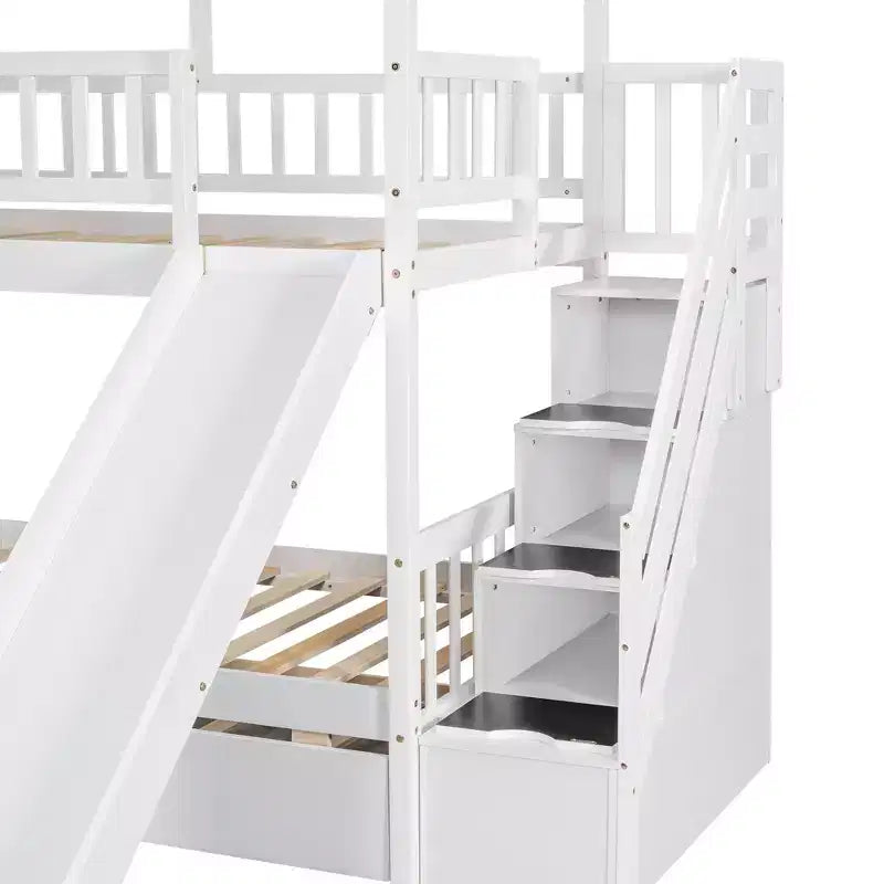 Lit superposé maison jumeau sur jumeau avec lit gigogne, toboggan et escalier de rangement