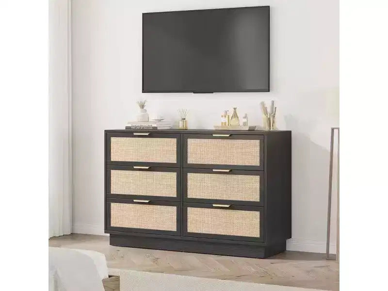 Commode à 6 tiroirs en rotin avec poignées métalliques et base en bois robuste