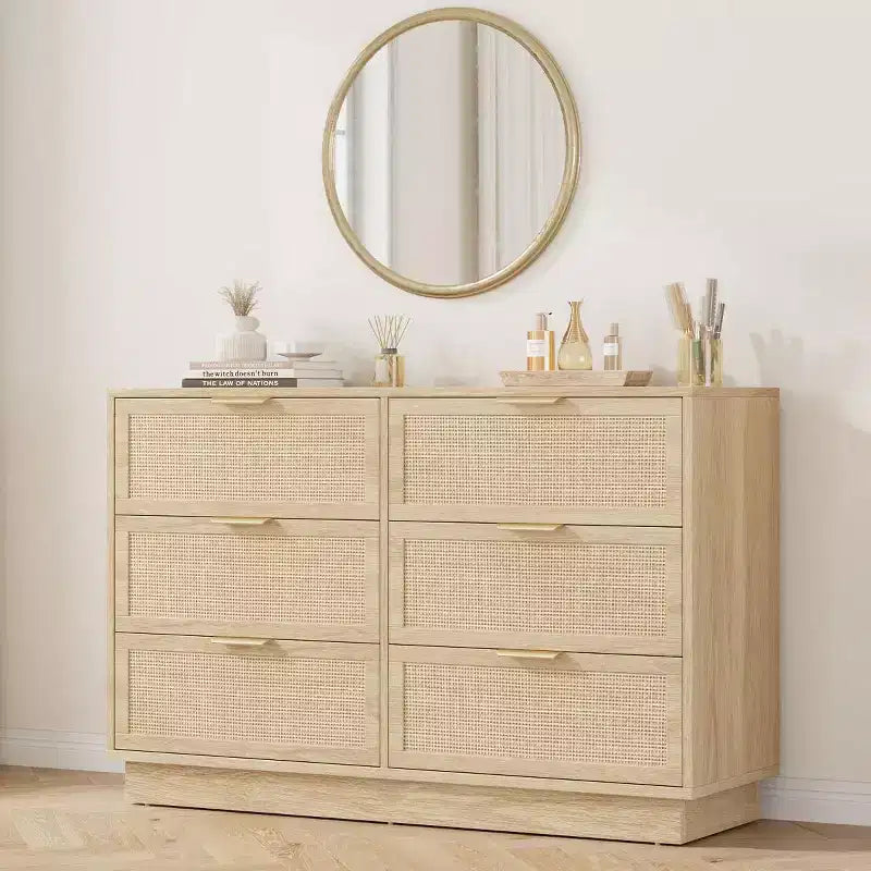 Commode à 6 tiroirs en rotin avec poignées métalliques et base en bois robuste