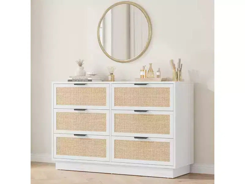 Commode à 6 tiroirs en rotin avec poignées métalliques et base en bois robuste